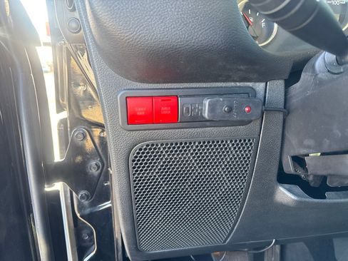 Used 2015 Jeep Wrangler Unlimited Rubicon image 19