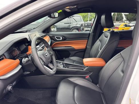 Used 2025 Jeep Compass Limited AWD/4WD image 6