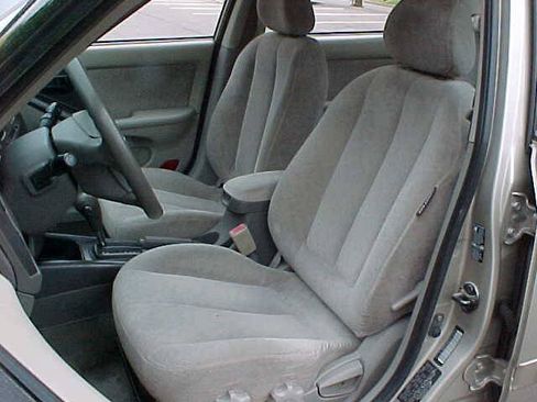 Used 2005 Hyundai Elantra GLS FWD image 16