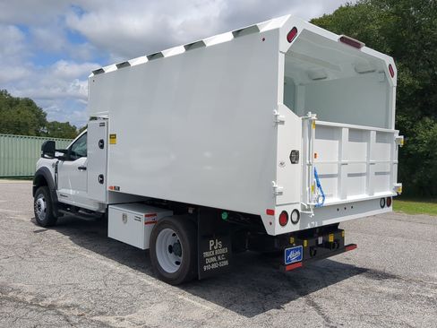 New 2025 Ford F550 2WD Regular Cab Super Duty image 5