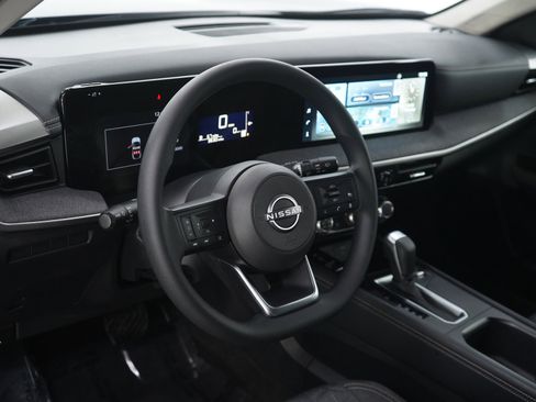 Used 2025 Nissan Kicks SV image 19