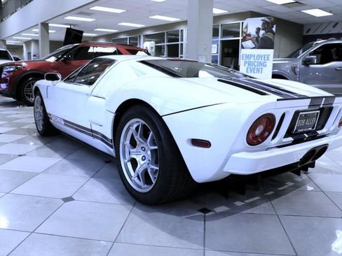 Used 2005 Ford GT RWD image 5