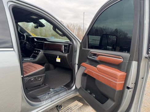 Used 2025 GMC Sierra 3500 Denali Ultimate image 16