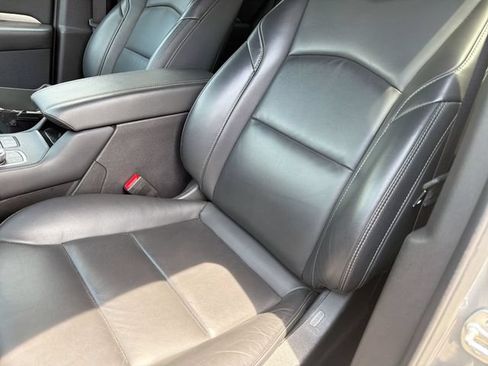 Used 2025 Cadillac XT4 Premium Luxury FWD image 14