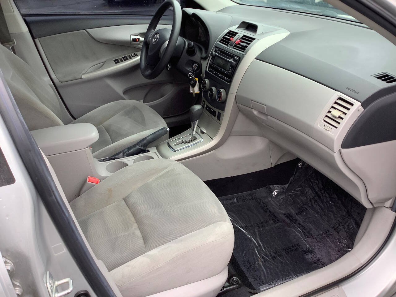 Used 2012 Toyota Corolla LE FWD image 29