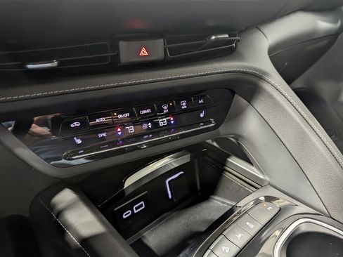 Used 2023 Buick Envision Preferred image 26