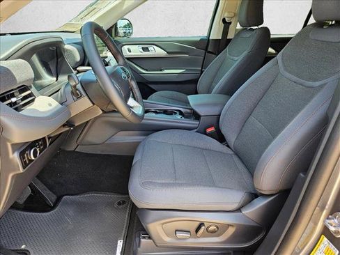 New 2026 Ford Explorer Active RWD image 4