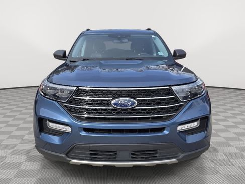 Used 2020 Ford Explorer XLT w/ Equipment Group 202A image 2