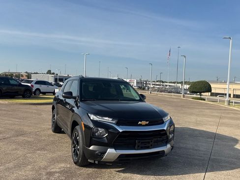 Used 2021 Chevrolet TrailBlazer LT w/ Convenience Package AWD/4WD image 3
