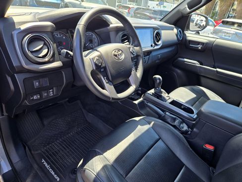 Used 2021 Toyota Tacoma TRD Off-Road w/ TRD Premium Off Road Package AWD/4WD image 10