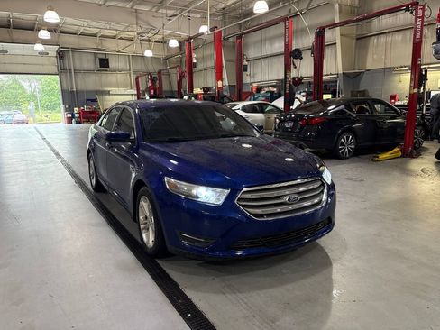 Used 2013 Ford Taurus SEL FWD image 2