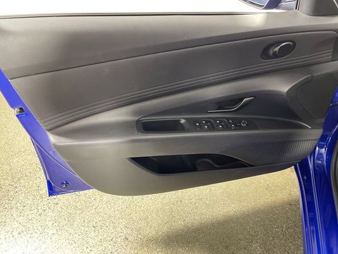 Certified 2025 Hyundai Elantra SEL FWD image 19