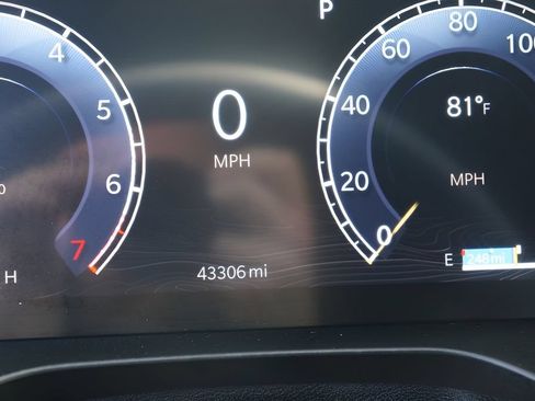 Used 2024 Jeep Grand Cherokee Laredo AWD/4WD image 21