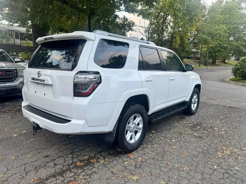 Used 2018 Toyota 4Runner SR5 AWD/4WD image 6