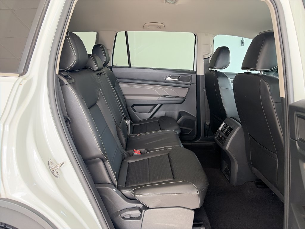 Certified 2023 Volkswagen Atlas SE w/ Black Wheel Package FWD image 31