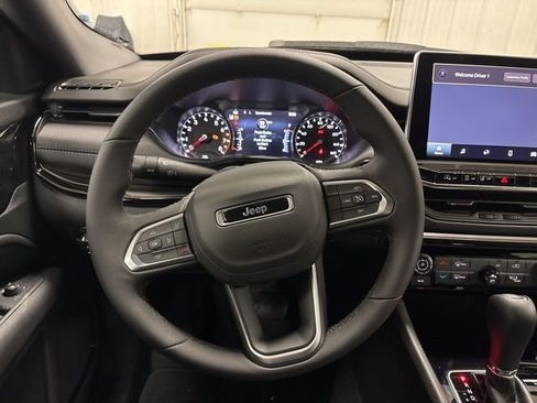 Used 2026 Jeep Compass Latitude AWD/4WD image 13