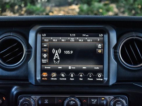 Used 2022 Jeep Wrangler Unlimited Sahara image 13