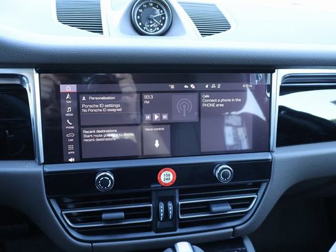 New 2026 Porsche Macan image 23