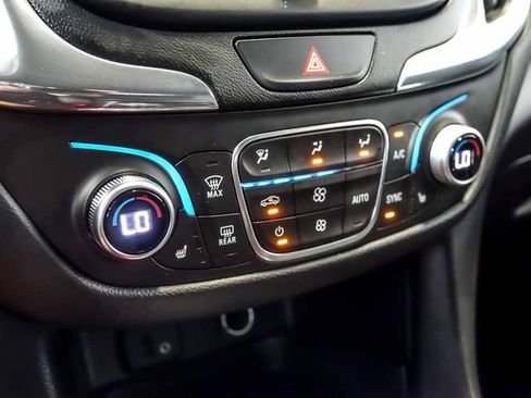 Certified 2018 Chevrolet Equinox LT FWD image 23
