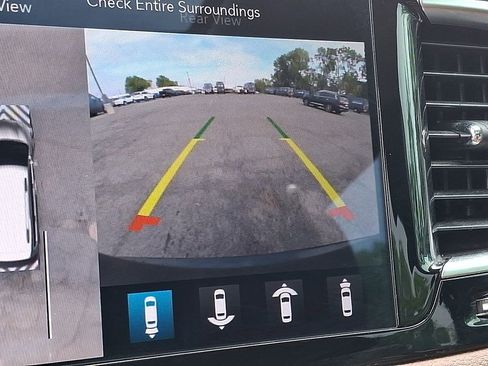 Used 2019 Chrysler Pacifica Limited w/ Tire & Wheel Group FWD image 4