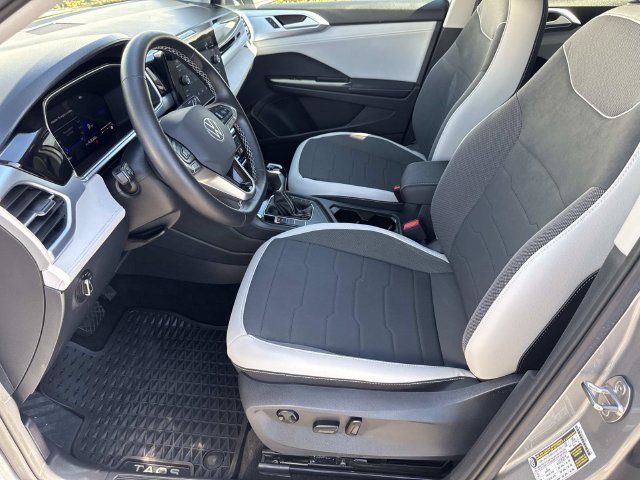 Certified 2025 Volkswagen Taos SE FWD image 23