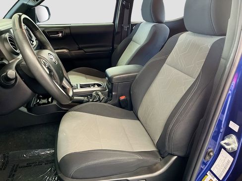 Used 2023 Toyota Tacoma TRD Off-Road image 19