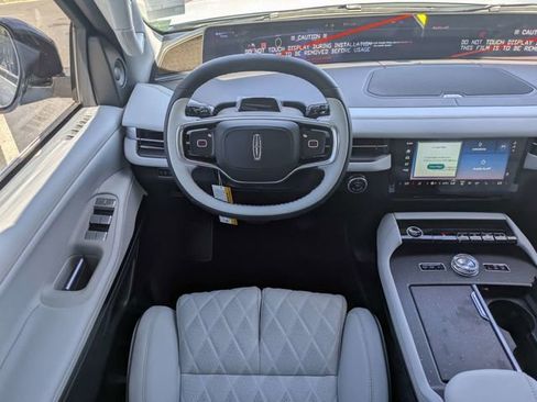 New 2026 Lincoln Navigator L Black Label AWD/4WD image 15