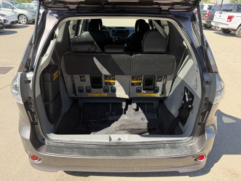 Used 2011 Toyota Sienna SE w/ Preferred Pkg FWD image 25