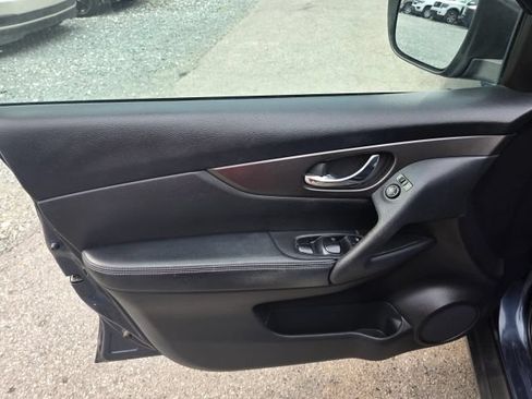 Used 2014 Nissan Rogue S AWD/4WD image 11