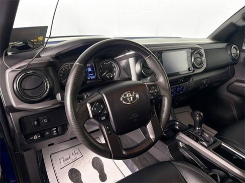 Used 2022 Toyota Tacoma TRD Off-Road image 9