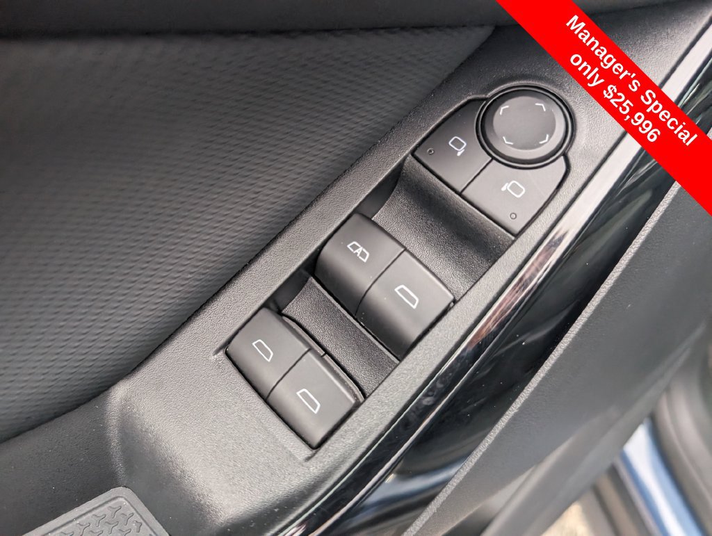 Used 2026 Chevrolet Equinox LT w/ Safety and Technology Package FWD image 15