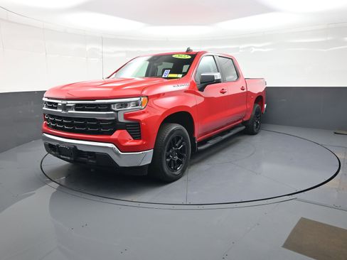 Used 2022 Chevrolet Silverado 1500 LT AWD/4WD image 7