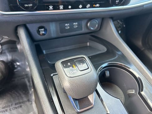 Used 2024 Nissan Rogue SV image 14