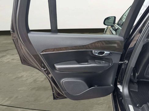 Used 2018 Volvo XC90 T6 Momentum w/ Convenience Package AWD/4WD image 12