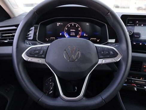 Used 2025 Volkswagen Jetta SE w/ Sunroof Package FWD image 11