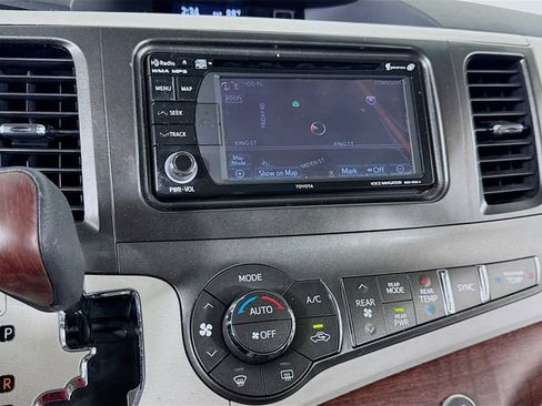 Used 2013 Toyota Sienna XLE image 20