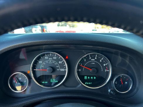 Used 2014 Jeep Wrangler Unlimited Sahara image 19