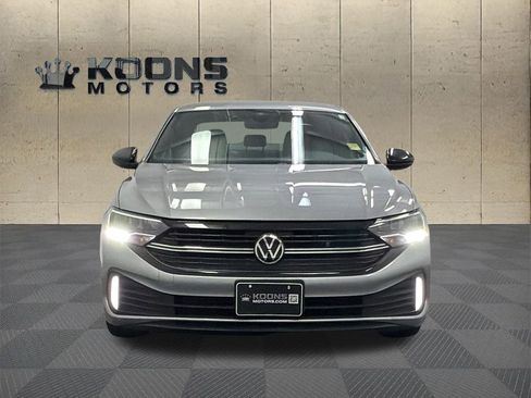 Used 2023 Volkswagen Jetta Sport image 3