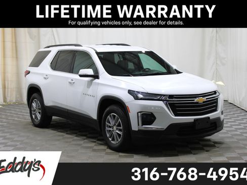 Used 2023 Chevrolet Traverse LT FWD image 1