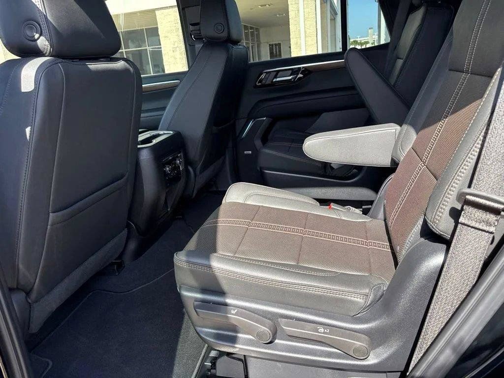 Used 2026 Chevrolet Tahoe High Country RWD image 19