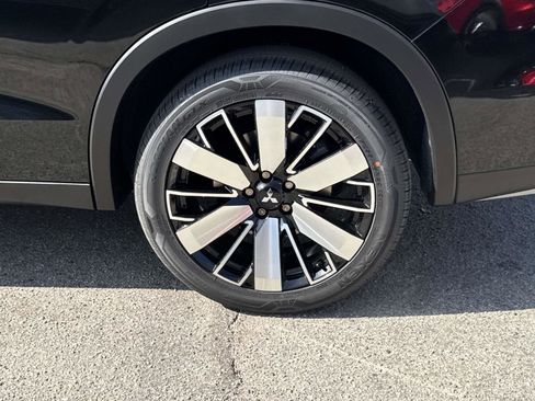 New 2025 Mitsubishi Outlander SE image 7
