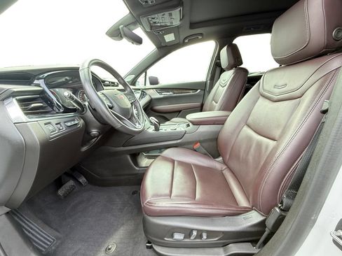 Used 2023 Cadillac XT6 Premium Luxury w/ Technology Package AWD/4WD image 9