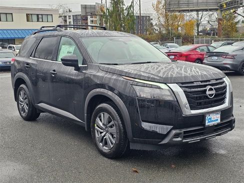 New 2025 Nissan Pathfinder SV image 3