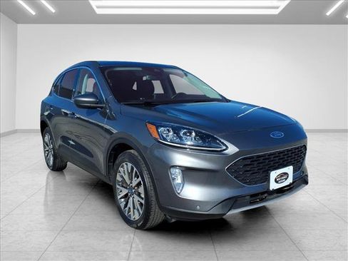 Used 2022 Ford Escape Titanium AWD/4WD image 2