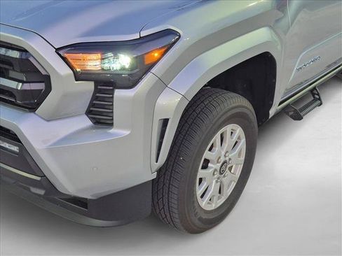 Certified 2024 Toyota Tacoma SR5 w/ SR5 Upgrade Package AWD/4WD image 10