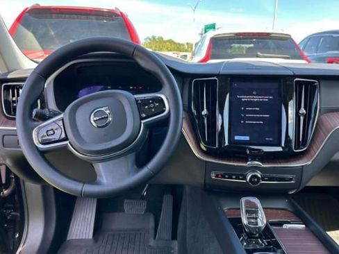 Used 2023 Volvo XC60 B5 Ultimate w/ Protection Package Premier image 3