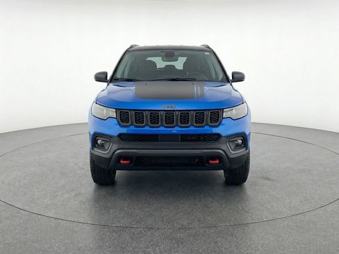 Used 2025 Jeep Compass Trailhawk image 2