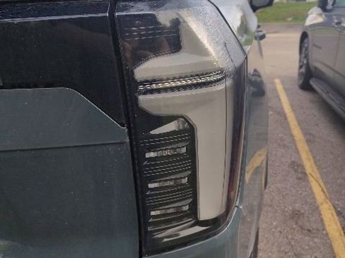 Used 2025 Chevrolet Tahoe RST w/ Comfort Package AWD/4WD image 10