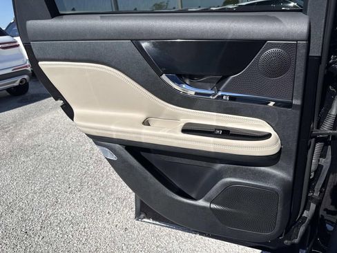 New 2026 Lincoln Corsair Premiere image 12