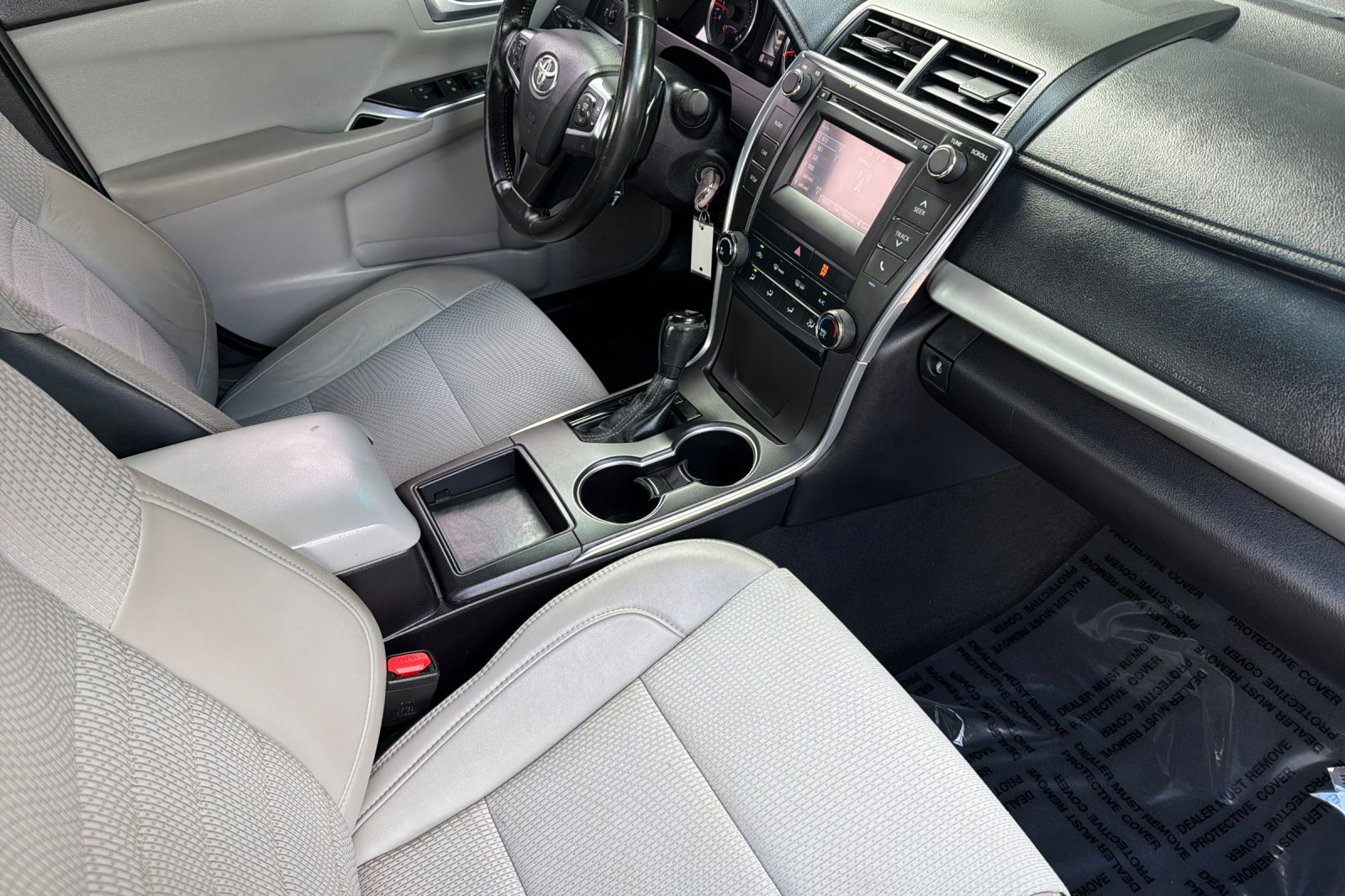 Used 2016 Toyota Camry SE FWD image 19